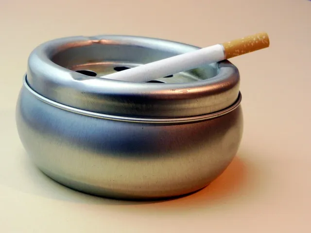 Stone Box con posacenere laterale